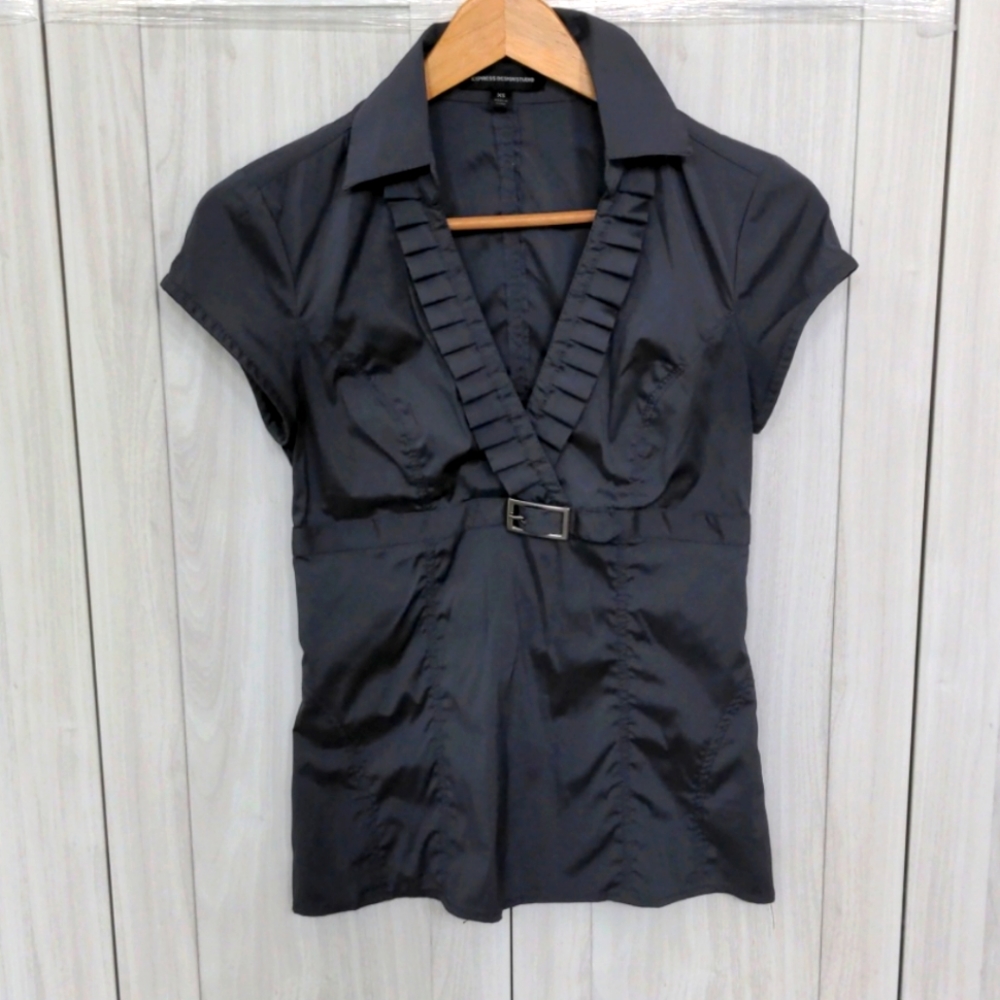 2/$11 or 3/$15 ♦️ Express Gray Blouse - Size XS